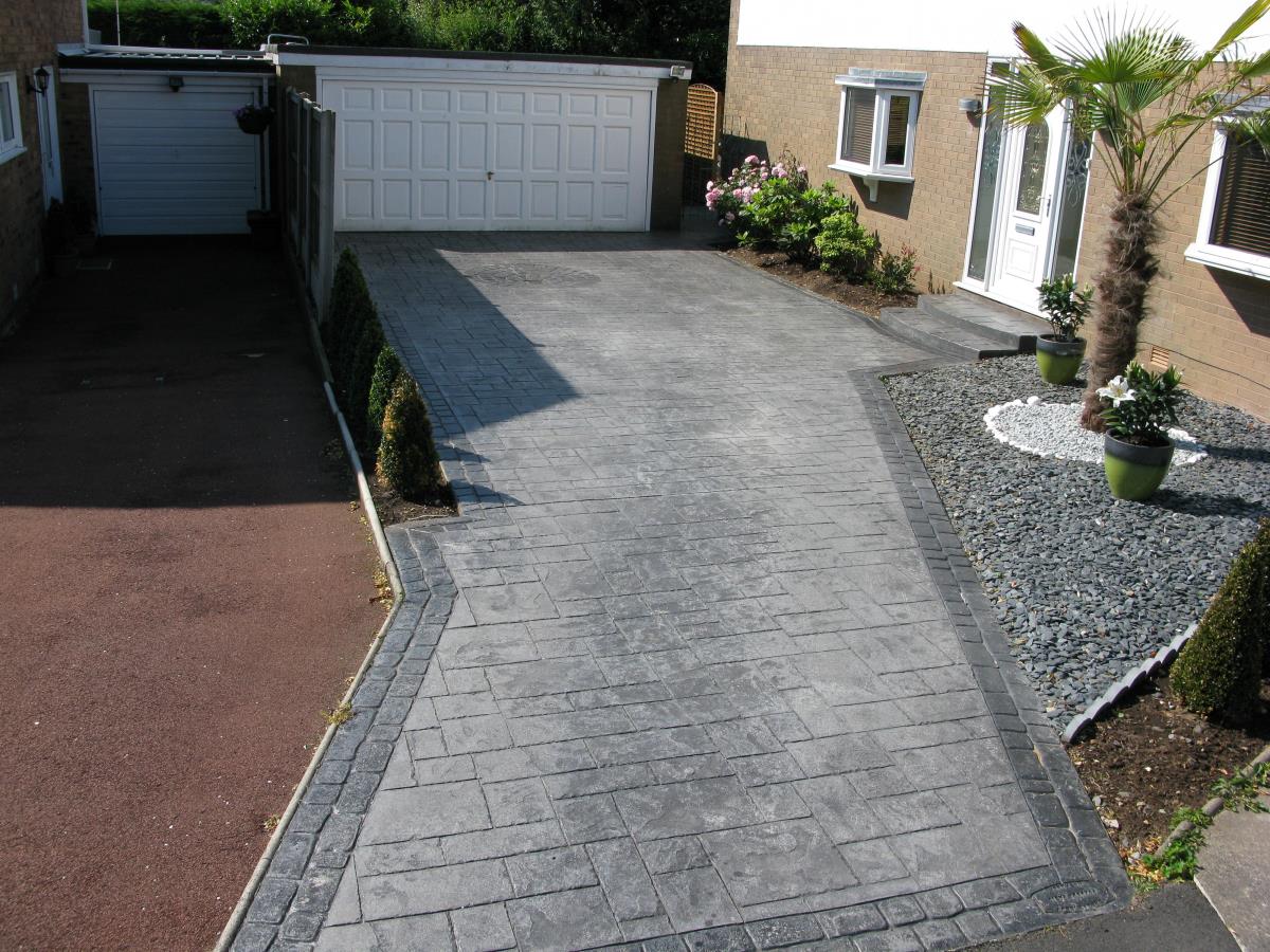 Northern Cobblestone Pattern Imprinted Concrete Driveways